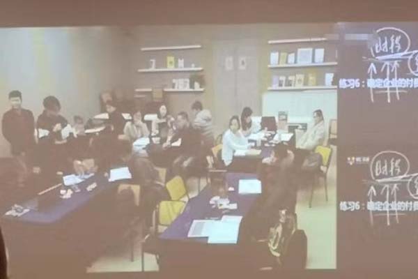 中信彩喷粉房厂家参加提升企业创新能力培训班